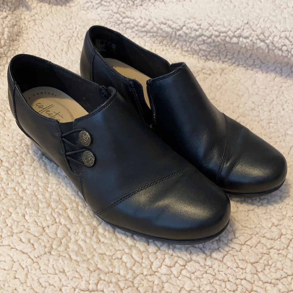 7 WIDE Clarks Black leather warren heeled loafer